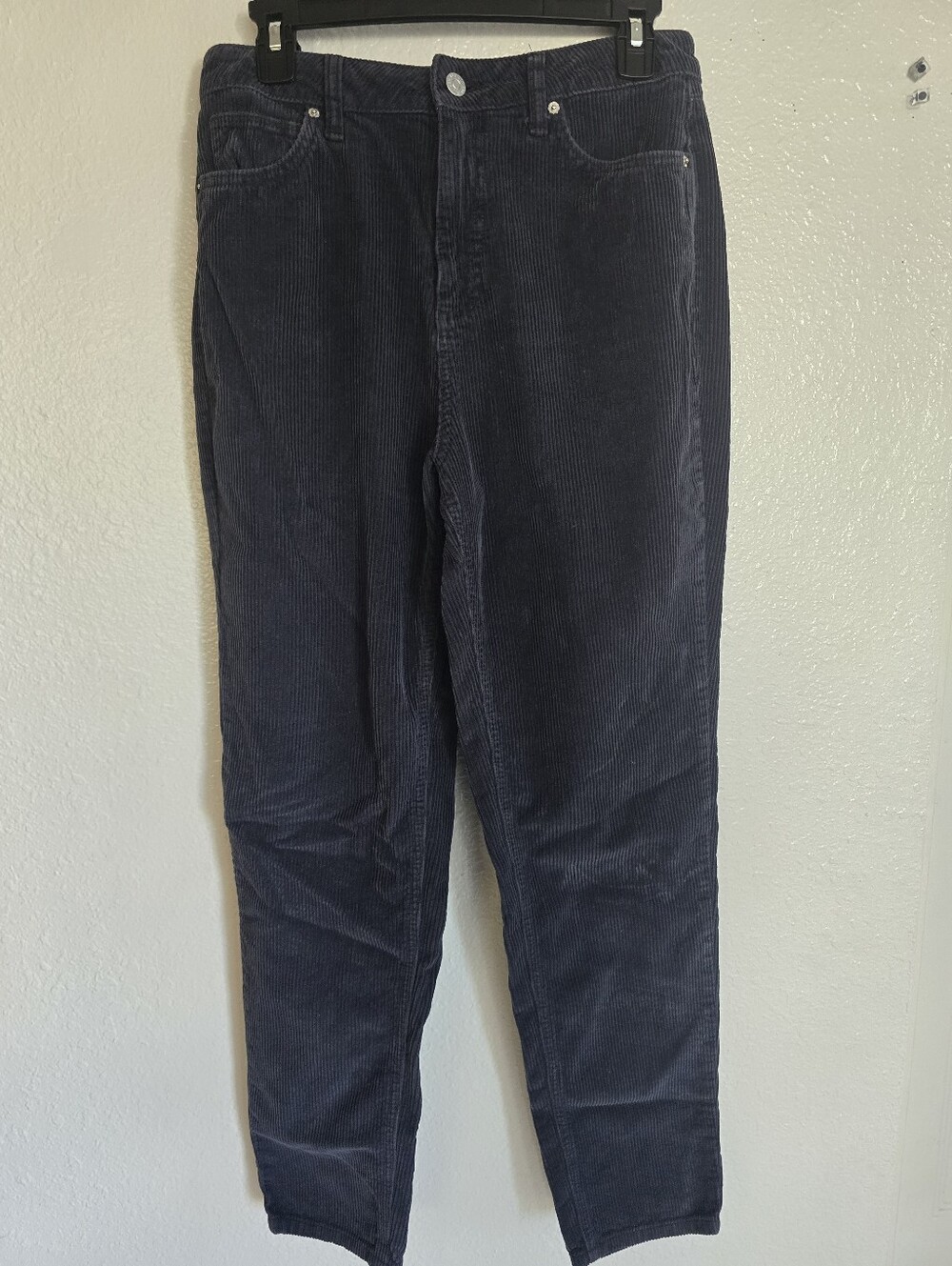 BDG urban outfittwes womens corduroy jeans sz 28 mom high rise Navy blue